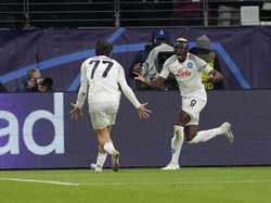 Napoli Unggul 1-0 atas Eintracht di Babak I