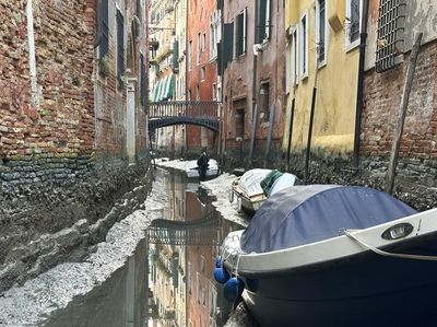 Penampakan Langka Kanal Venesia Surut, Peringatan Baru Kekeringan Italia