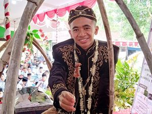 Unik! 5 Pengantin di Purworejo Ini Nikah Pakai Mahar Satu Tusuk Sate Unik! 5 Pengantin di Purworejo Ini Nikah Pakai Mahar Satu Tusuk Sate