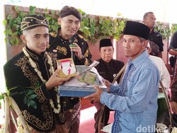 5 Pasangan di Purworejo Nikah Pakai Mahar Sate Kambing