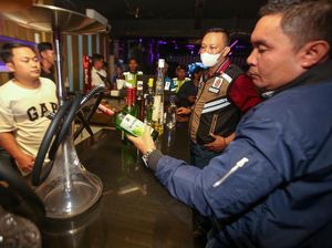 Razia Tempat Hiburan Malam di Bogor, Polisi Sita 298 Botol Miras Ilegal Razia Tempat Hiburan Malam di Bogor, Polisi Sita 298 Botol Miras Ilegal
