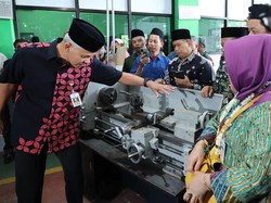 Ganjar Ajak SMK Gencarkan Model Belajar Teaching Factory, Apa Itu?