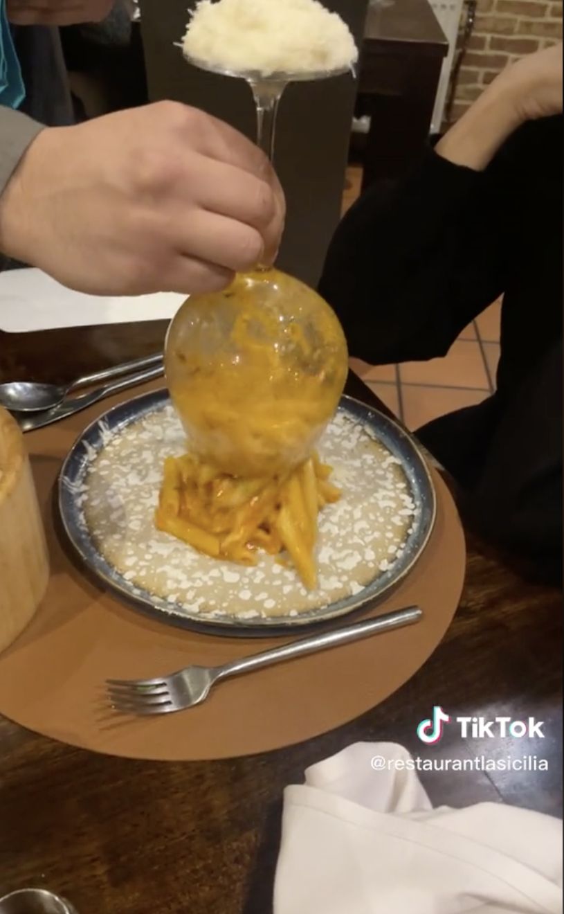 Sajikan Pasta Pakai Gelas Wine, Resto Ini Jadi Perbincangan