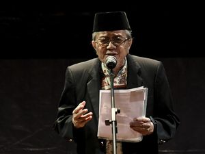 Profil dan Kumpulan Puisi Taufiq Ismail, Sastrawan Asal Bukittinggi Profil dan Kumpulan Puisi Taufiq Ismail, Sastrawan Asal Bukittinggi