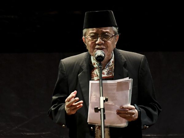Senandung Puisi Taufiq Ismail di Malam Peduli Seniman