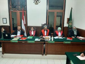 Pemobil Audi Pukul Mahasiswa Pakai Tongkat Baseball Dituntut 6 Bulan Bui Pemobil Audi Pukul Mahasiswa Pakai Tongkat Baseball Dituntut 6 Bulan Bui