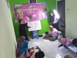 Relawan Ganjar Pranowo Gelar Pelatihan Rias Henna di Banten