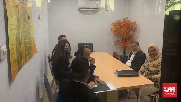 Tamara Bleszynski tiba di Pengadilan Negeri Jakarta Selatan, Rabu (22/2/2023) untuk mediasi melawan Ryszard Bleszynski.