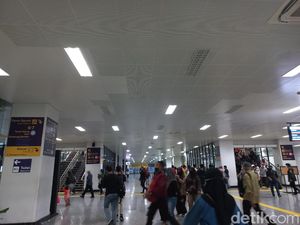 Ramai Dikritik, Tulisan I Love DJKA di Stasiun Manggarai Kini Dilepas Ramai Dikritik, Tulisan I Love DJKA di Stasiun Manggarai Kini Dilepas