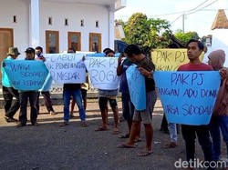 Warga di Probolinggo Demo Minta Pj Kades yang Baru Jabat 4 Bulan Diganti