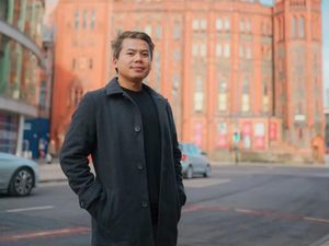 Lika-liku Yuli Pernah Nyaris Putus Sekolah & Jadi OB, Kini S3 di Inggris