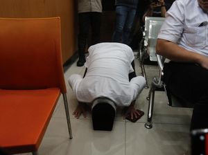Ayah Arif Rahman Mohon Sang Anak Bisa Kembali ke Institusi Polri Ayah Arif Rahman Mohon Sang Anak Bisa Kembali ke Institusi Polri