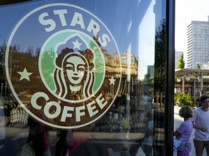 Dihantam Sanksi Berat, Mengapa Ekonomi Rusia Tetap Stabil?