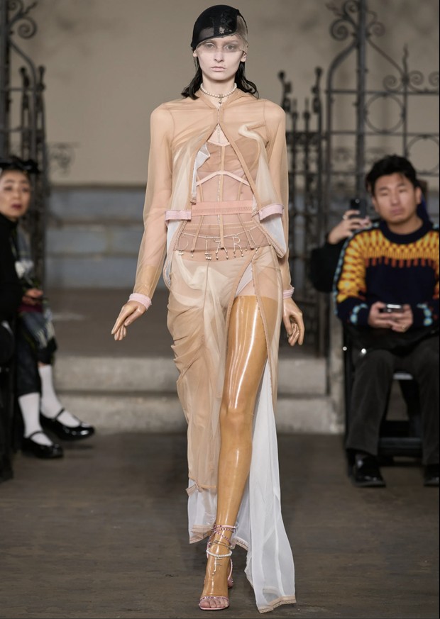 Stoking lateks pada Look 11/