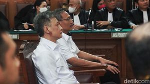 Hakim Belum Siap, Vonis Eks Karo Paminal Hendra Kurniawan Ditunda