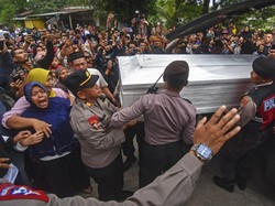 Mengantar Korban Gempa Turki ke Peristirahatan Terakhir