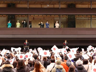 Kaisar Jepang Ultah, Warga Ramai Ucapkan Selamat