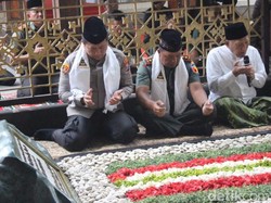 Kapolda Jatim Sowan ke Tebuireng-Ziarah ke Makam Gus Dur