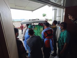 Keihklasan Keluarga Korban Ledakan Blitar Makamkan Jenazah yang Tak Utuh Lagi