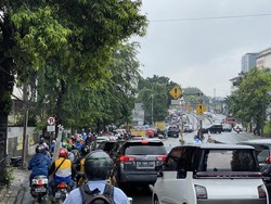 Pemotor Enek dengan Macet di Mampang, Harap Kendaraan Pribadi Berkurang