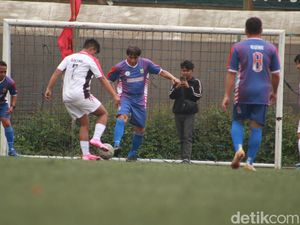 Kala Legenda Persib Kembali Beradu Skill di Atas Rumput Hijau