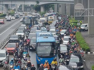 Warga: Cuaca Hujan atau Panas Lalin di Gatsu Tetap Macet di Pagi Hari Warga: Cuaca Hujan atau Panas Lalin di Gatsu Tetap Macet di Pagi Hari