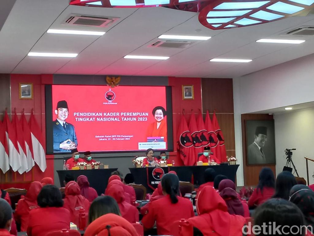 Megawati 3 Jam Beri Arahan ke Kader Perempuan, Bicara Stunting-Survei PDIP