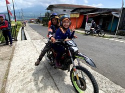 Melihat Lebih Dekat Kehidupan Ojek Gunung Sumbing yang Unik