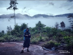 Awas Petir Saat Mendaki Gunung di Musim Hujan, Ini Tipsnya