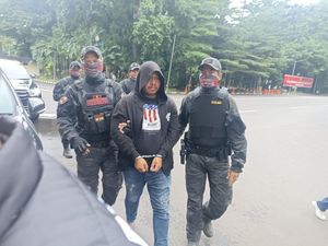 4 Fakta Penangkapan Debt Collector yang Bentak Polisi 4 Fakta Penangkapan Debt Collector yang Bentak Polisi