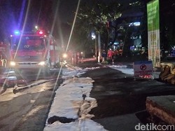 Kebakaran Pipa Gas di Dekat RS PHC Perak Surabaya Padam