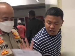 Detik-detik Erick Si Belang Biru Cabut Paksa Kunci Mobil Clara Shinta