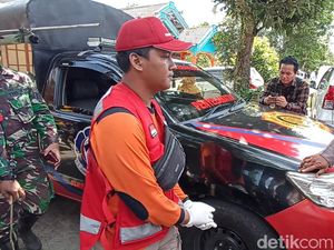 Sejumlah Potongan Tubuh Kembali Ditemukan di TKP Ledakan Petasan Blitar Sejumlah Potongan Tubuh Kembali Ditemukan di TKP Ledakan Petasan Blitar