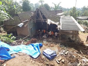Kagetnya Keluarga di Boyolali Lagi Makan Rumah Ambrol Ketiban Longsor
