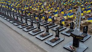 Potret Pemakaman Korban Perang Rusia-Ukraina