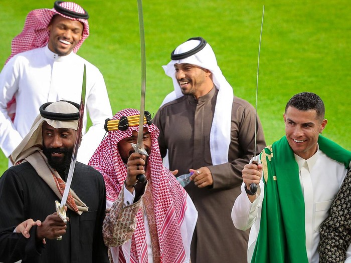 Al-Nassr's Cristiano Ronaldo celebrates Saudi Arabia's Founding Day wearing local traditional clothes at Al-Nassr Football Club in Riyadh, Saudi Arabia, February 22, 2023. Al-Nassr FC/Handout via REUTERS ATTENTION EDITORS - THIS PICTURE WAS PROVIDED BY A THIRD PARTY