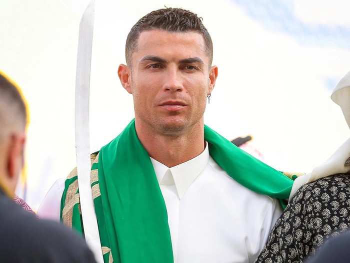 Al-Nassr's Cristiano Ronaldo celebrates Saudi Arabia's Founding Day wearing local traditional clothes at Al-Nassr Football Club in Riyadh, Saudi Arabia, February 22, 2023. Al-Nassr FC/Handout via REUTERS ATTENTION EDITORS - THIS PICTURE WAS PROVIDED BY A THIRD PARTY