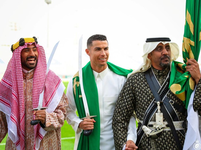 Al-Nassr's Cristiano Ronaldo celebrates Saudi Arabia's Founding Day wearing local traditional clothes at Al-Nassr Football Club in Riyadh, Saudi Arabia, February 22, 2023. Al-Nassr FC/Handout via REUTERS ATTENTION EDITORS - THIS PICTURE WAS PROVIDED BY A THIRD PARTY