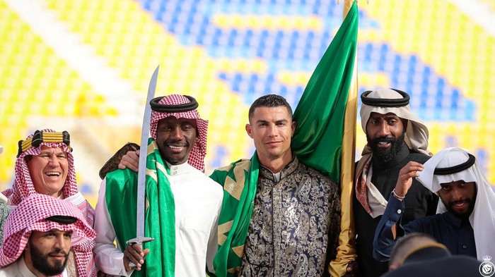 Al-Nassrs Cristiano Ronaldo celebrates Saudi Arabias Founding Day wearing local traditional clothes at Al-Nassr Football Club in Riyadh, Saudi Arabia, February 22, 2023. Al-Nassr FC/Handout via REUTERS ATTENTION EDITORS - THIS PICTURE WAS PROVIDED BY A THIRD PARTY
