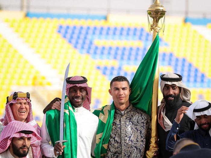 Al-Nassr's Cristiano Ronaldo celebrates Saudi Arabia's Founding Day wearing local traditional clothes at Al-Nassr Football Club in Riyadh, Saudi Arabia, February 22, 2023. Al-Nassr FC/Handout via REUTERS ATTENTION EDITORS - THIS PICTURE WAS PROVIDED BY A THIRD PARTY