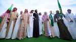 Potret Ronaldo Pakai Gamis dan Bawa Pedang, Peringati Hari Pendirian Arab