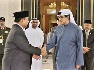 Peci Hitam dan Diplomasi Prabowo dengan Pemilik Manchester City