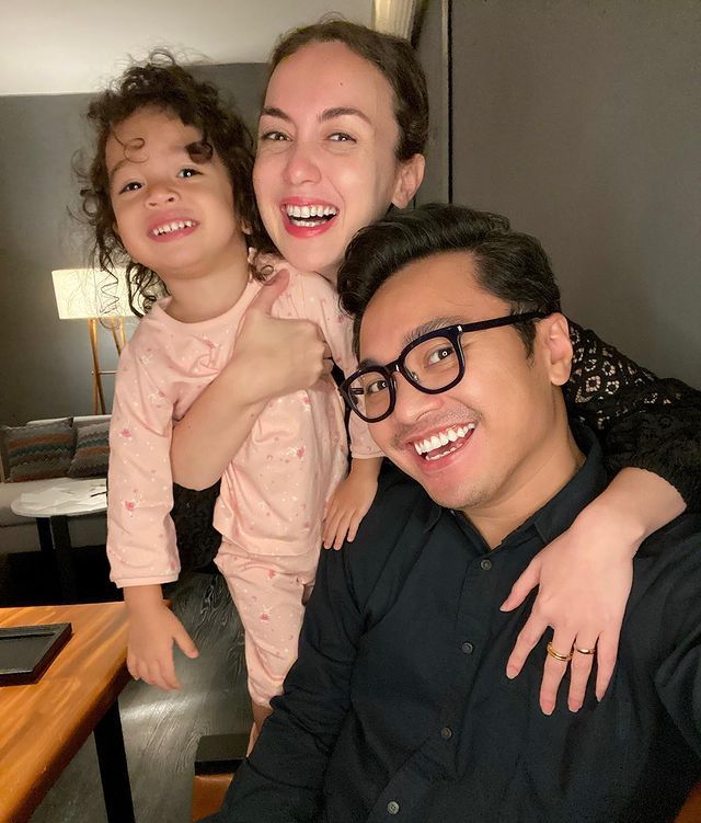 Rianti Cartwright dan Suami Rianti Cartwright dan Suami