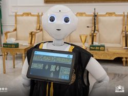 Robot Bocah Imut Jaga Pabrik Kiswah Kabah dan Terima Tamu