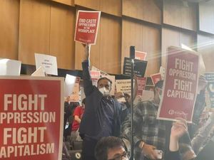 Seattle Jadi Kota AS Pertama yang Melarang Diskriminasi Kasta Seattle Jadi Kota AS Pertama yang Melarang Diskriminasi Kasta