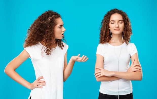 Selfish/ foto: Freepik/ cookie_studio Dua perempuan