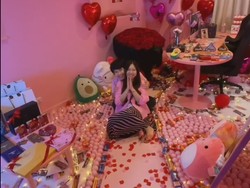 Momen Sisca Kohl Pamer Hadiah Dari Suami, Gelang Seharga Rumah yang Bikin Iri