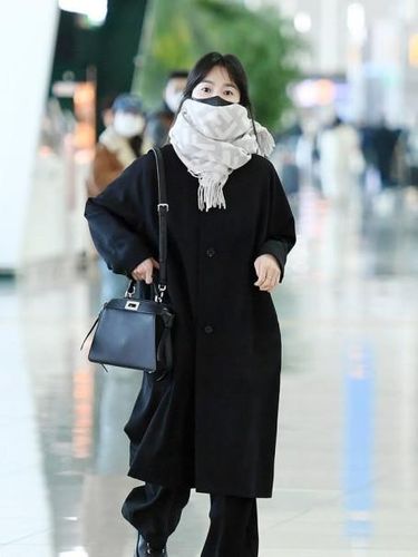 Song Hye Kyo di bandara saat akan bertandang ke Milan