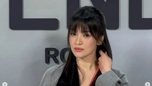 8 Gaya Song Hye Kyo di Milan Fashion Week 2023, Cantik Banget bak Boneka