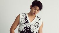 8 Gaya Song Joong Ki di Pemotretan Terbaru, Pamer Abs di Balik Crop Top